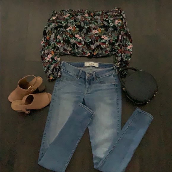 Hollister Mid-Rise Skinny Jeans - Picture 2 of 5